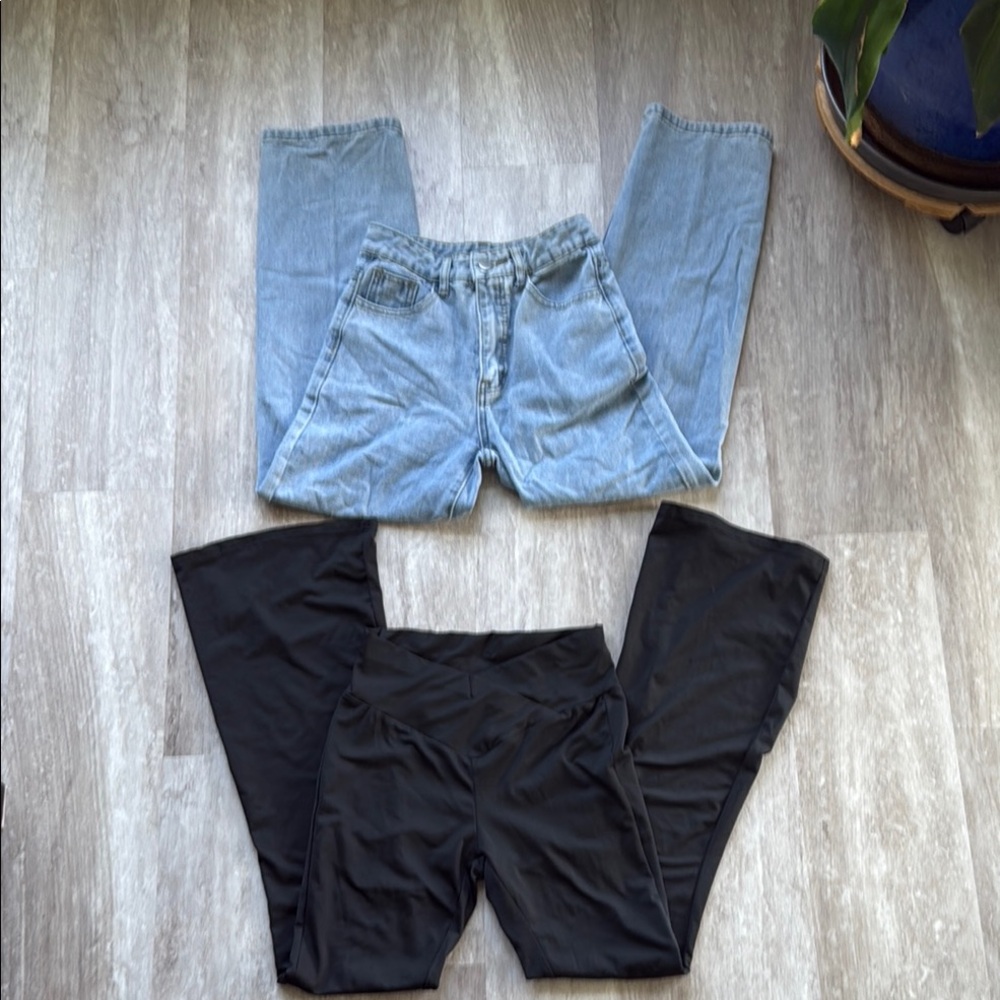 Bundle of 2 women’s petite XXS bootcut jeans & petite XXS black flared leggings